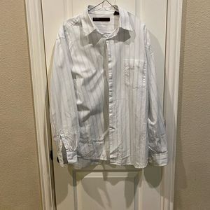 Perry Ellis XL mens button down casual shirt.